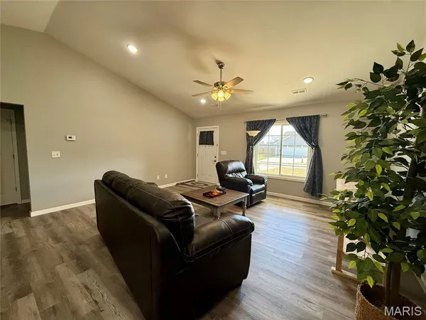 $229,900 | 329 Apple Park Way, Poplar Bluff, MO 63901
