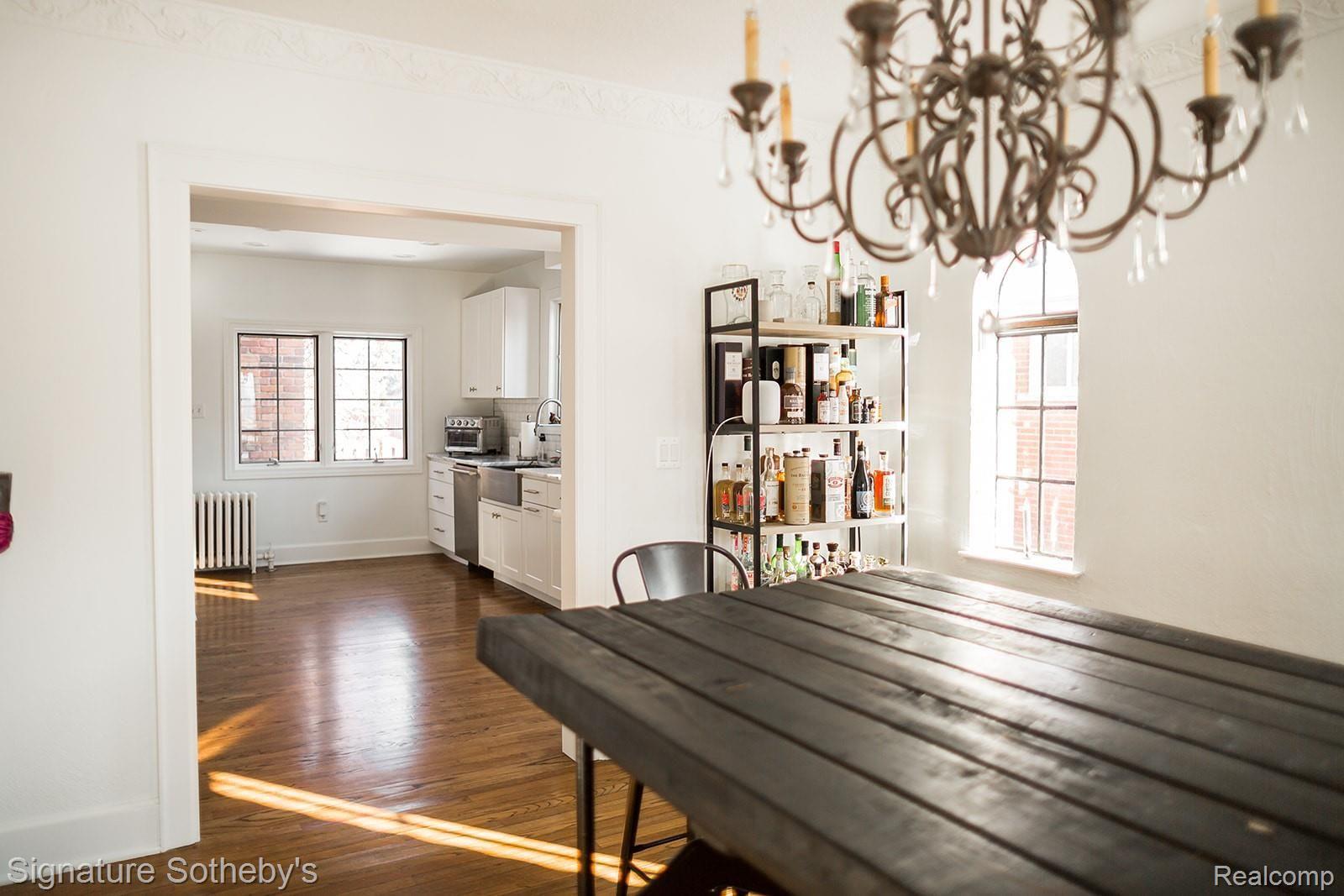 2747 Manchester Road Birmingham, MI 48009 - Photo 9 of 36 8.jpg