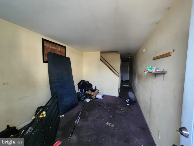 a view of entryway with workspace