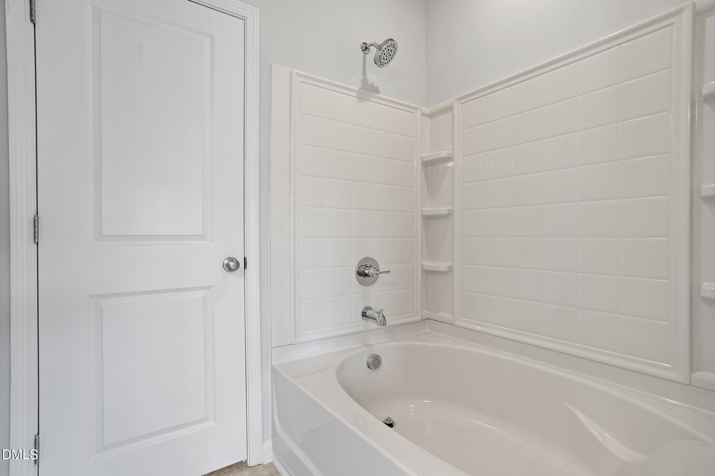 191 Powell Townes Way, Unit 319 Raleigh, NC 27603 - Photo 24 of 50 a bathroom with a bathtub