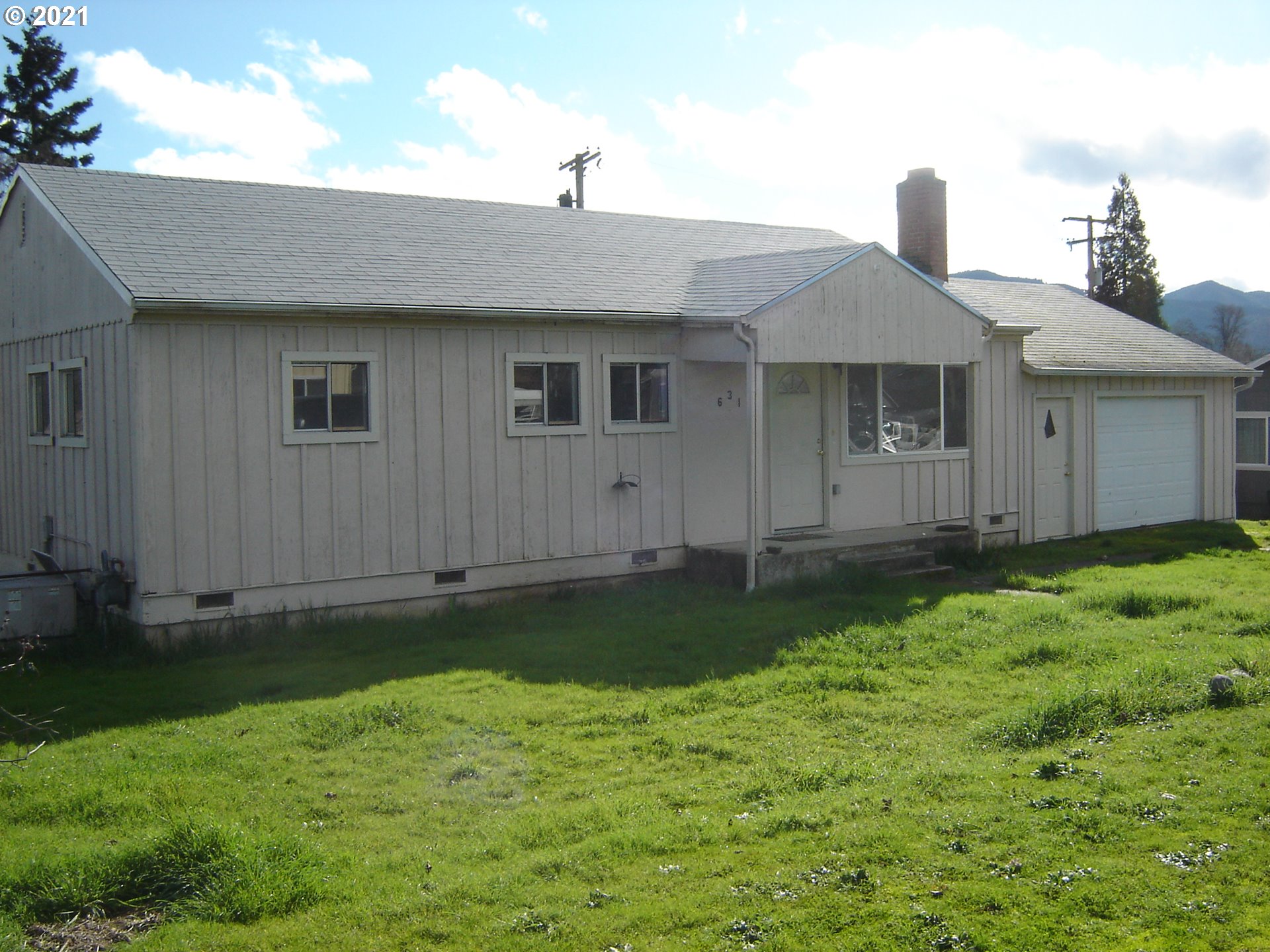 631 East 2nd Avenue Riddle, OR 97469 - Photo 1 of 18