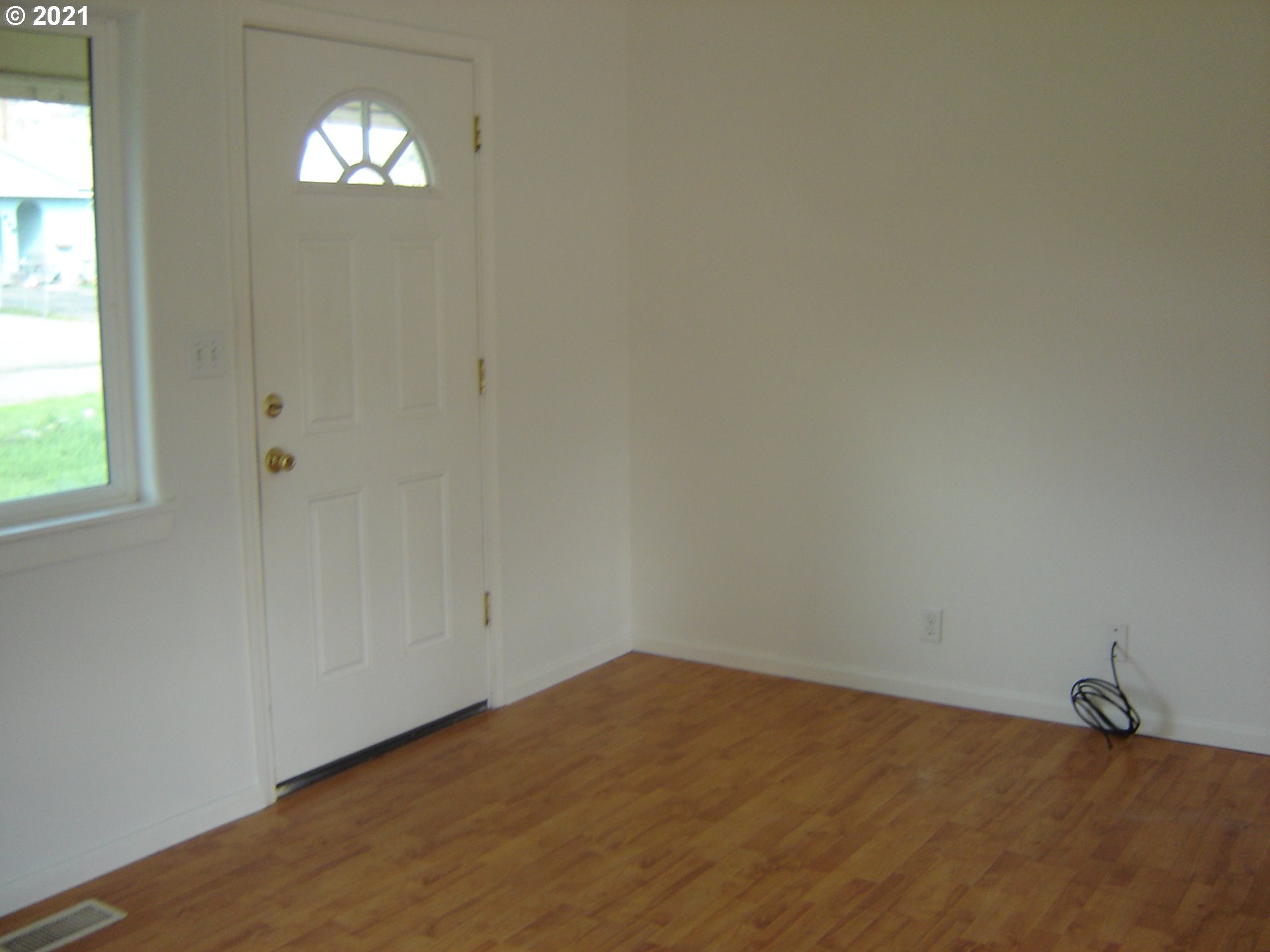 631 East 2nd Avenue Riddle, OR 97469 - Photo 2 of 18