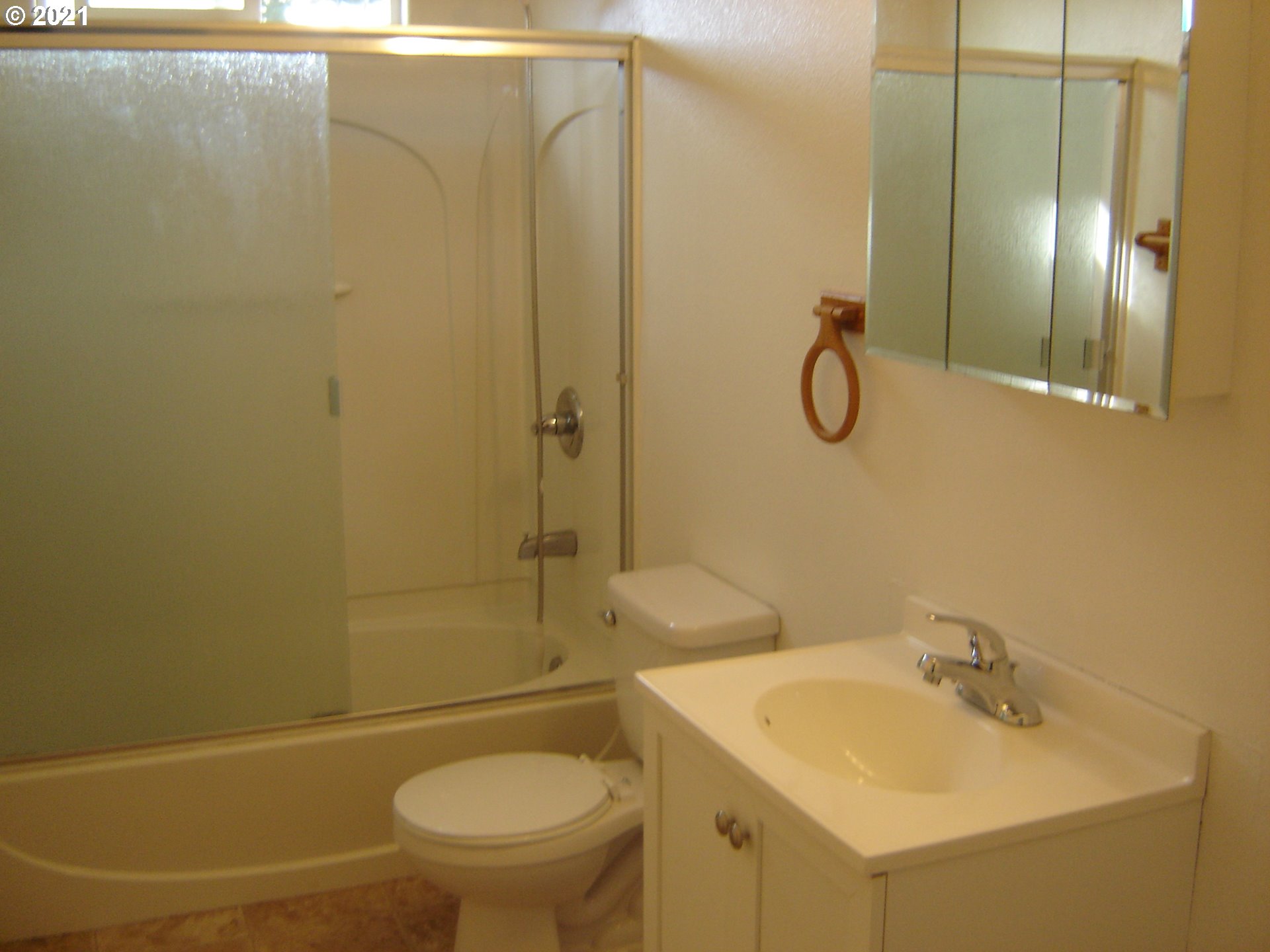 631 East 2nd Avenue Riddle, OR 97469 - Photo 13 of 18