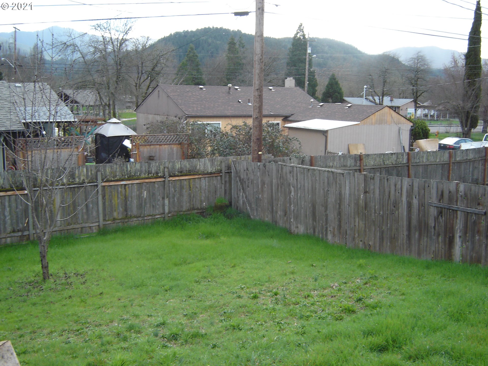 631 East 2nd Avenue Riddle, OR 97469 - Photo 14 of 18