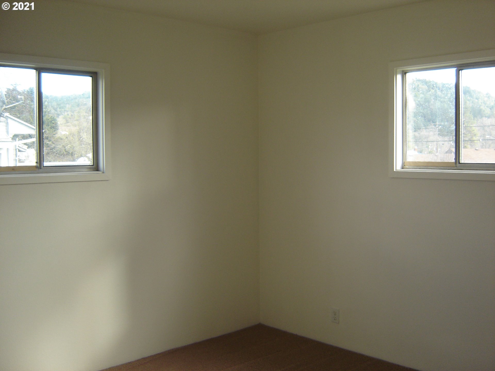 631 East 2nd Avenue Riddle, OR 97469 - Photo 5 of 18