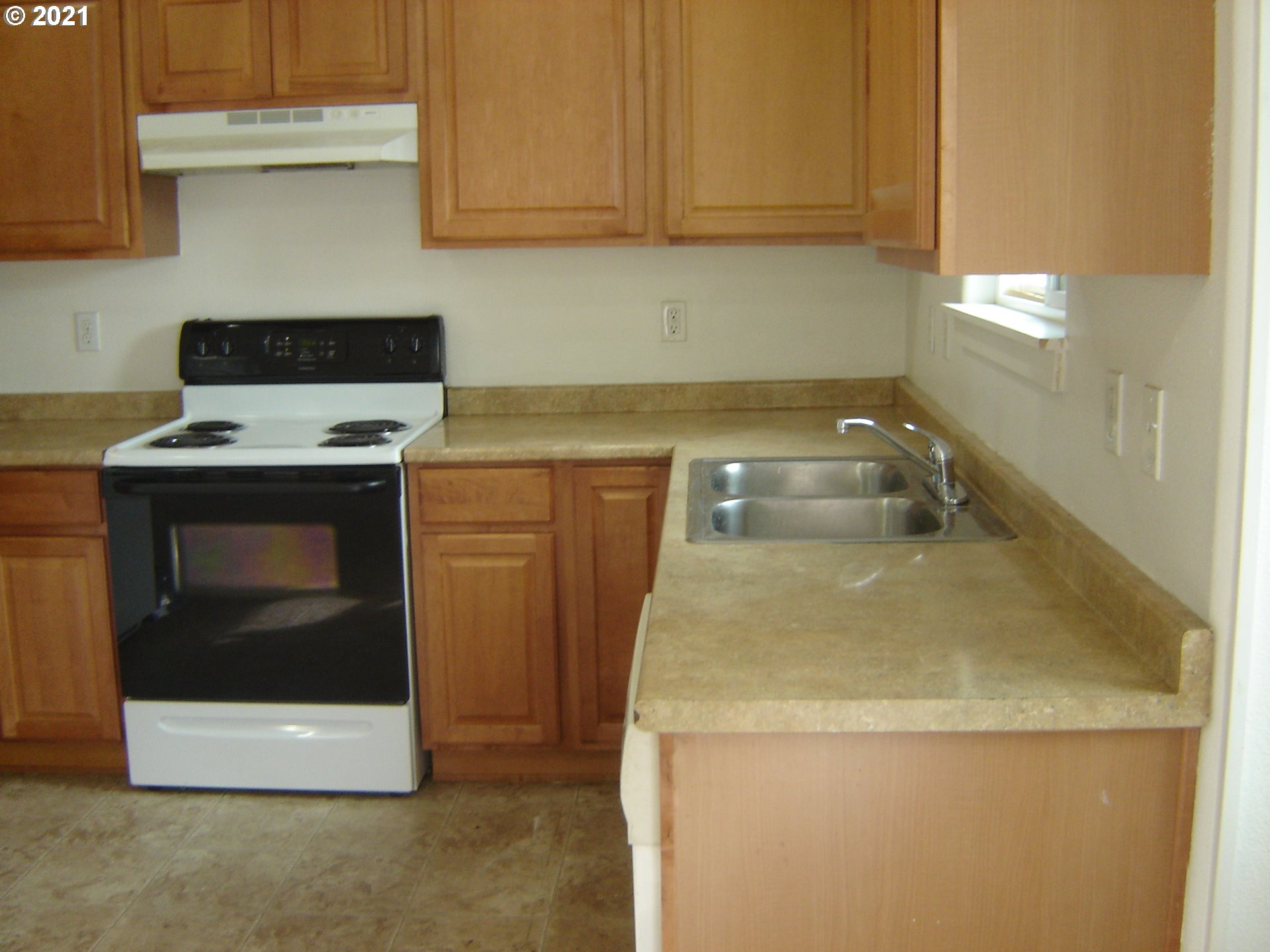 631 East 2nd Avenue Riddle, OR 97469 - Photo 8 of 18
