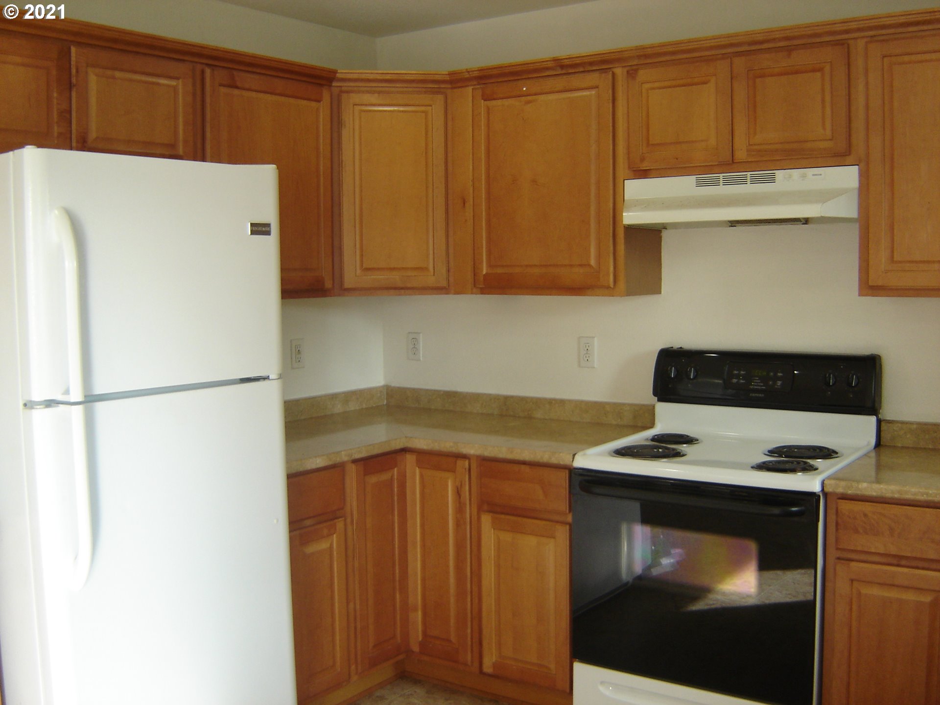 631 East 2nd Avenue Riddle, OR 97469 - Photo 9 of 18