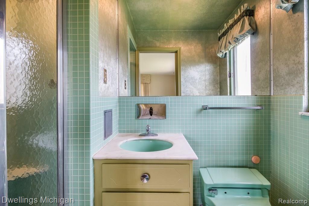 17386 Westhampton Road Southfield, MI 48075 - Photo 19 of 35 _MG_0151.jpg