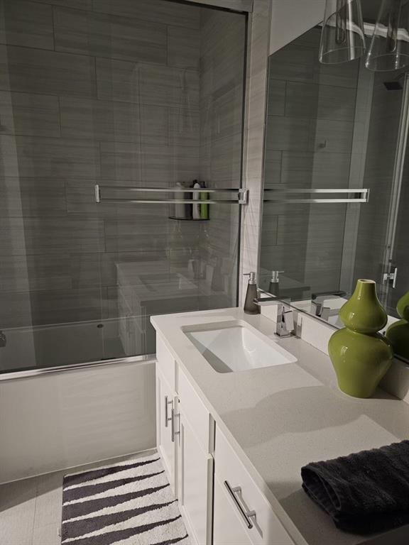 6004 Hudson Street, Unit 104 Dallas, TX 75206 - Photo 16 of 16 a bathroom with a sink and a bathtub