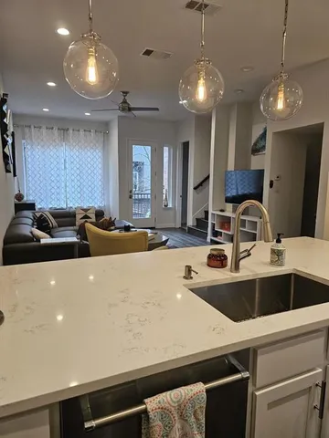 $3,000 | 6004 Hudson Street, Unit 104, Dallas, TX 75206