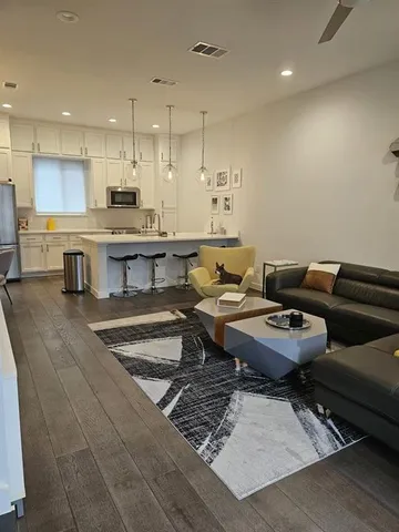 $3,000 | 6004 Hudson Street, Unit 104, Dallas, TX 75206