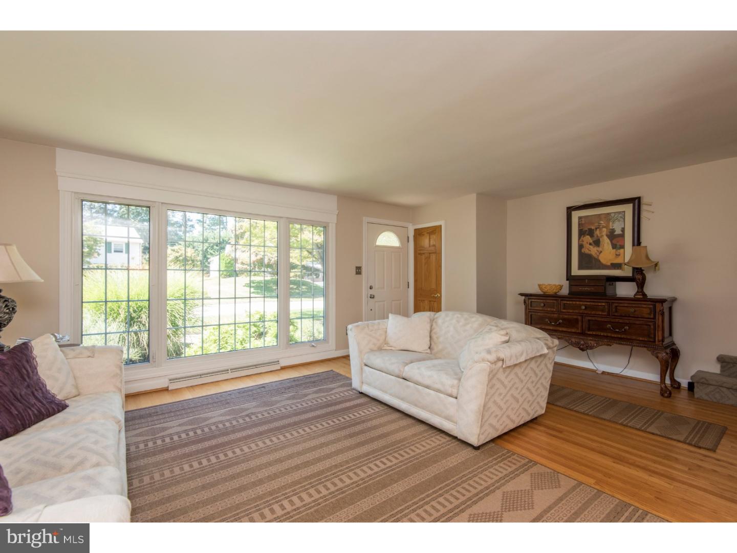 843 Rhoads Drive Springfield, PA 19064 - Photo 3 of 22 Living Room