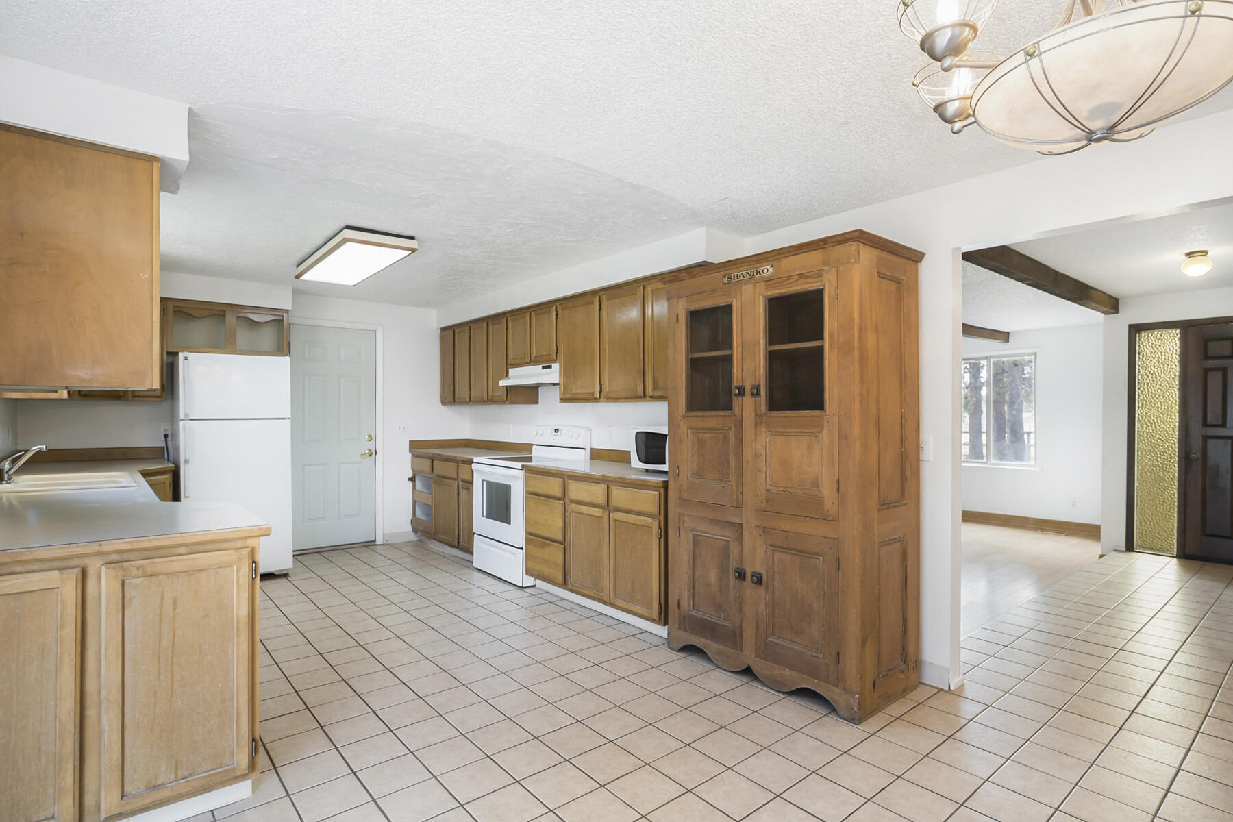 61865 Dobbin Road Bend, OR 97702 - Photo 9 of 38 9