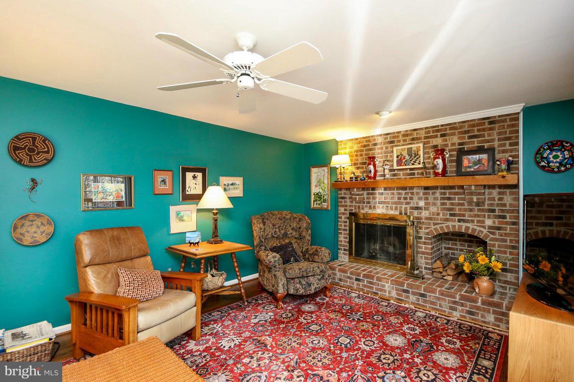 6835 Spring Beauty Court Springfield, VA 22152 - Photo 10 of 25 Family Room