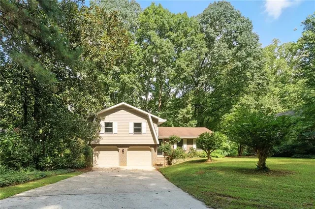 a house view with a outdoor space