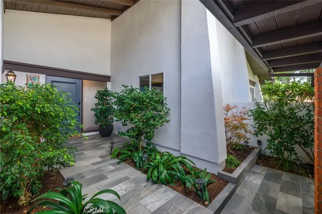 $7,300 | 401 Onda, Newport Beach, CA 92660