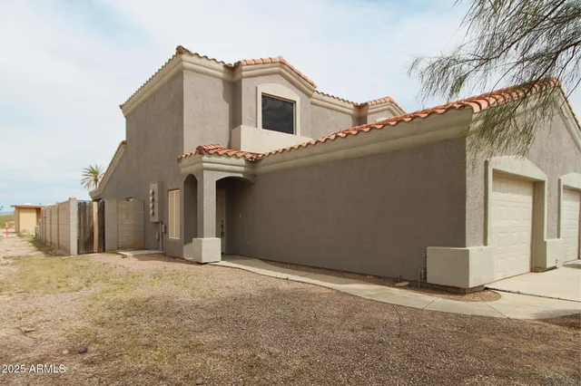 $1,250 | 15237 South Moon Valley Road, Unit A, Arizona City, AZ 85123