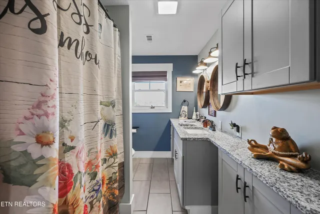 $675,000 | 1914 Pleasant Ridge Road, La Follette, TN 37766