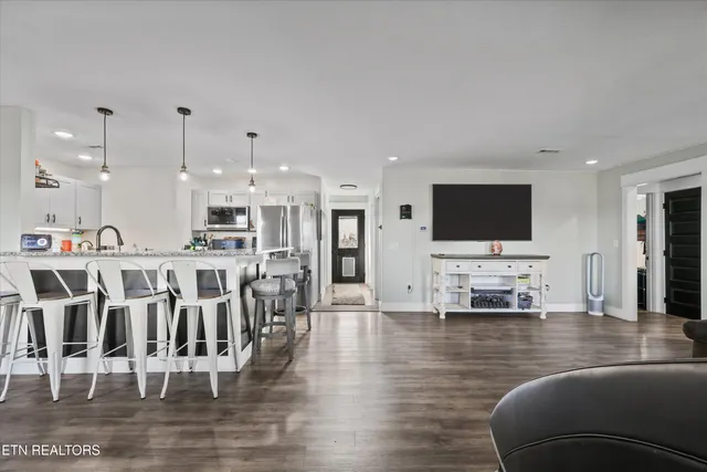 $675,000 | 1914 Pleasant Ridge Road, La Follette, TN 37766