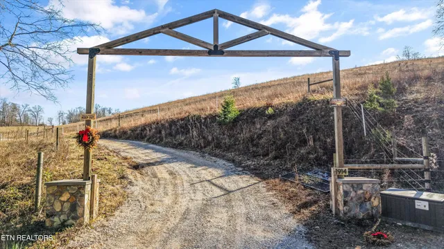 $675,000 | 1914 Pleasant Ridge Road, La Follette, TN 37766