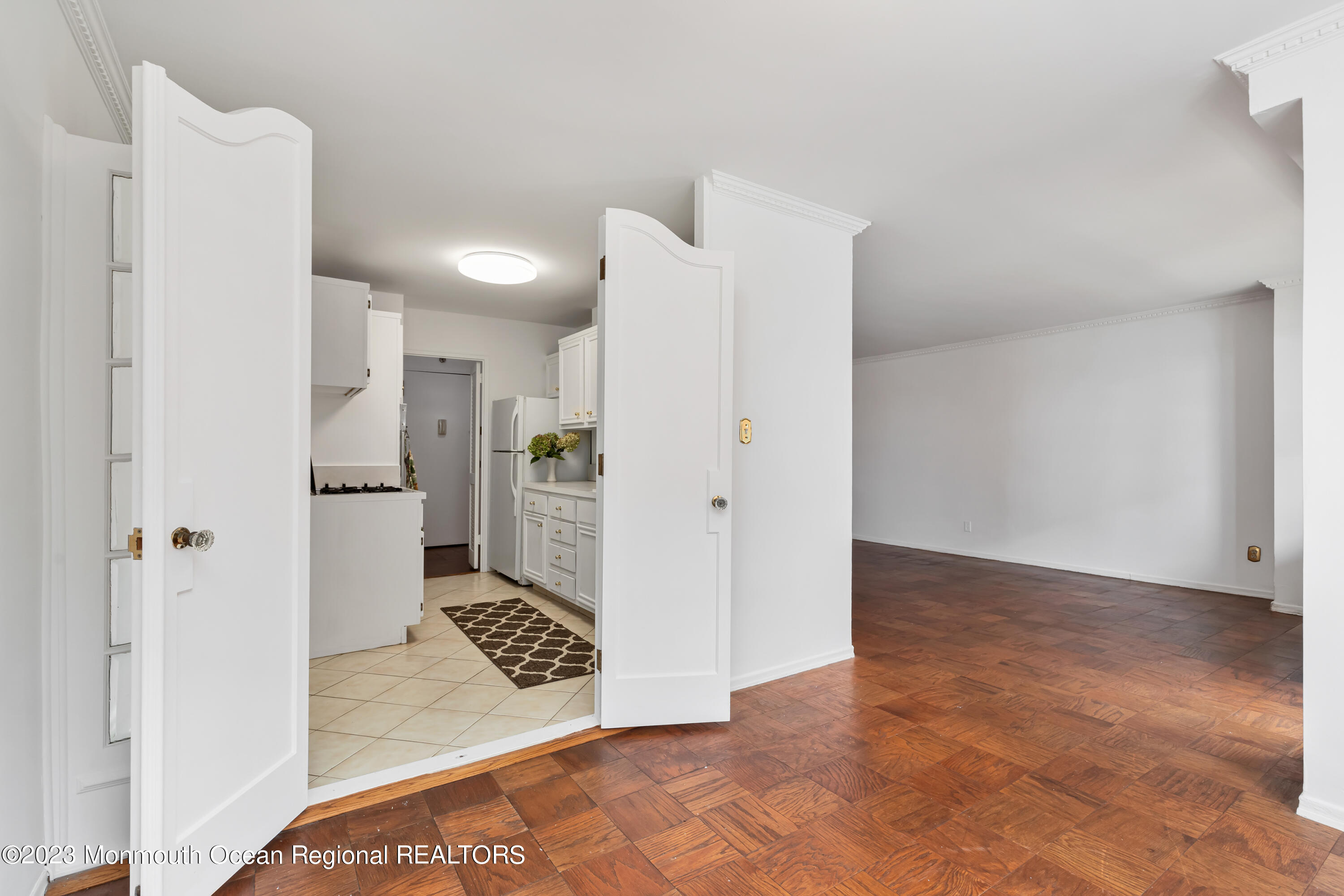 28 Riverside Avenue, Unit 2M Red Bank, NJ 07701 - Photo 4 of 31 Entry to kitchen