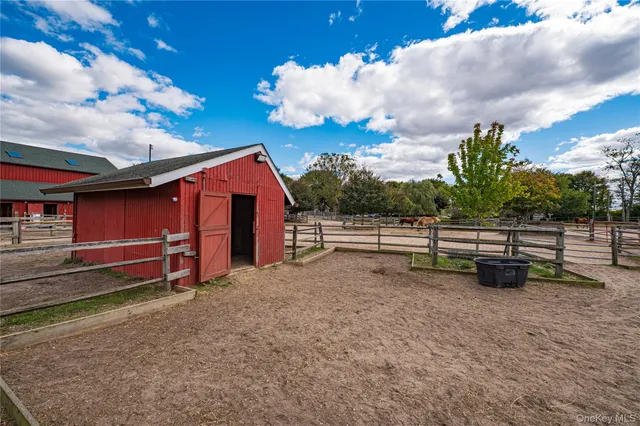 a view of a entrance gate of the house