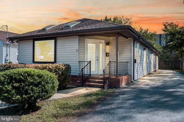 $1,995 | 442 Bridgewater Street, Unit B, Fredericksburg, VA 22401