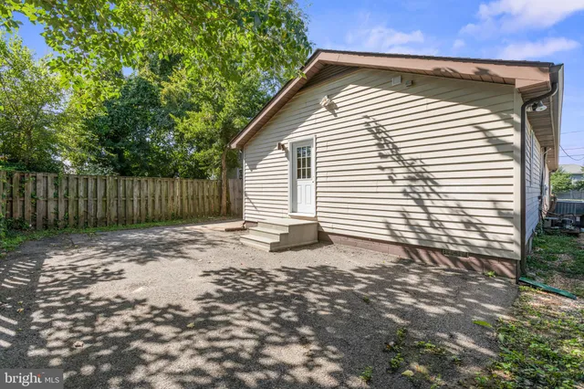 $1,995 | 442 Bridgewater Street, Unit B, Fredericksburg, VA 22401