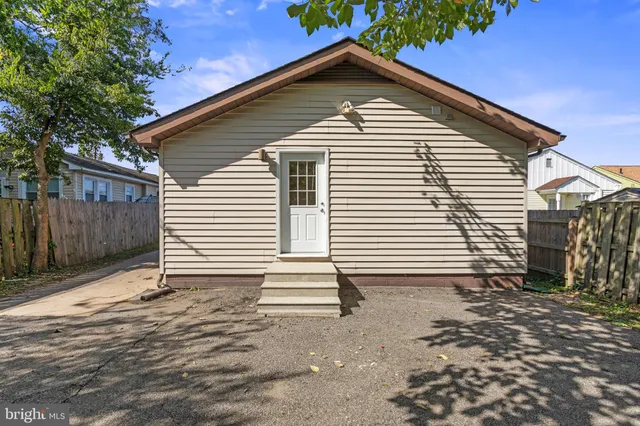 $1,995 | 442 Bridgewater Street, Unit B, Fredericksburg, VA 22401