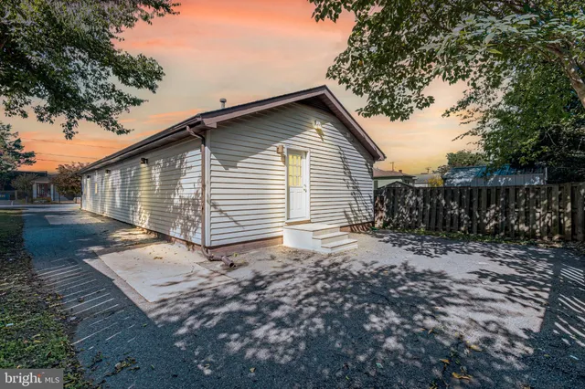 $1,995 | 442 Bridgewater Street, Unit B, Fredericksburg, VA 22401