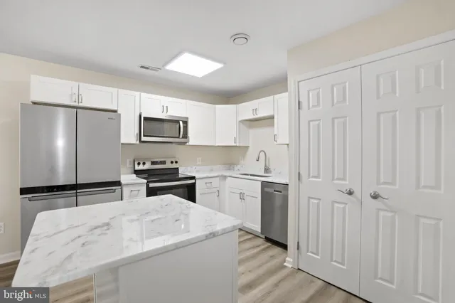 $1,995 | 442 Bridgewater Street, Unit B, Fredericksburg, VA 22401