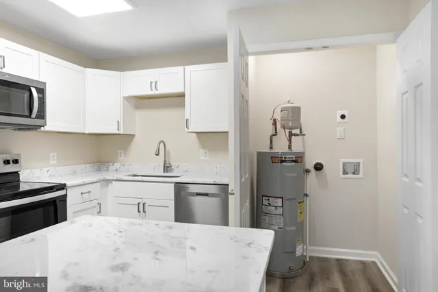 $1,995 | 442 Bridgewater Street, Unit B, Fredericksburg, VA 22401