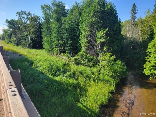 $115,000 | 6382 Highway 41, Marquette, MI 49855