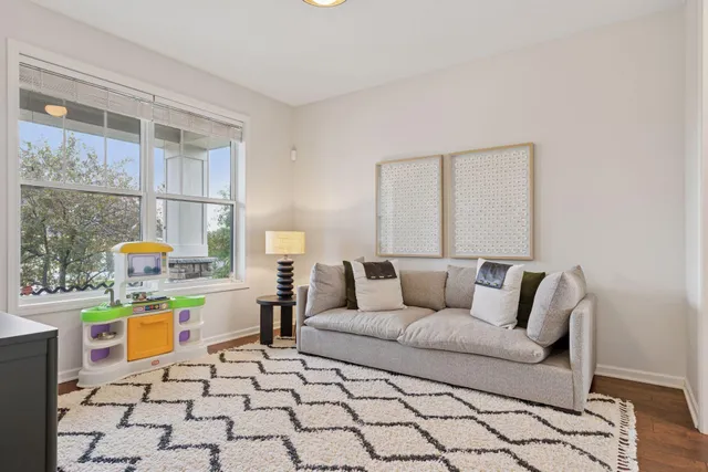 $930,000 | 5275 Niagara Lane, Plymouth, MN 55446