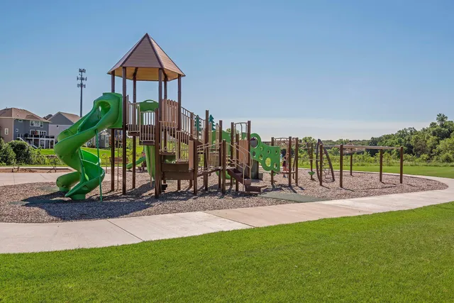 $930,000 | 5275 Niagara Lane, Plymouth, MN 55446