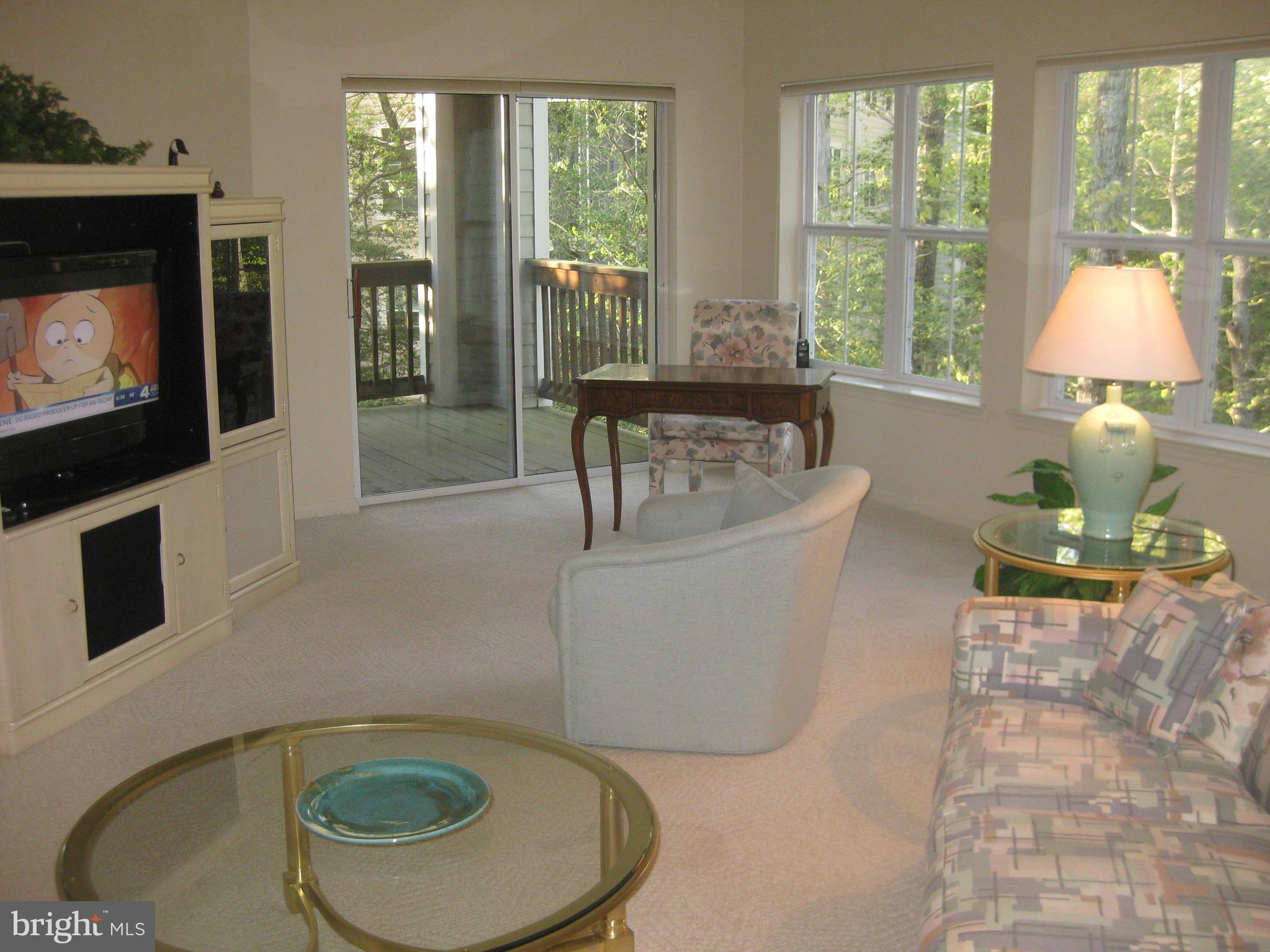 825 Runabout Loop Solomons, MD 20688 - Photo 1 of 13 Living room