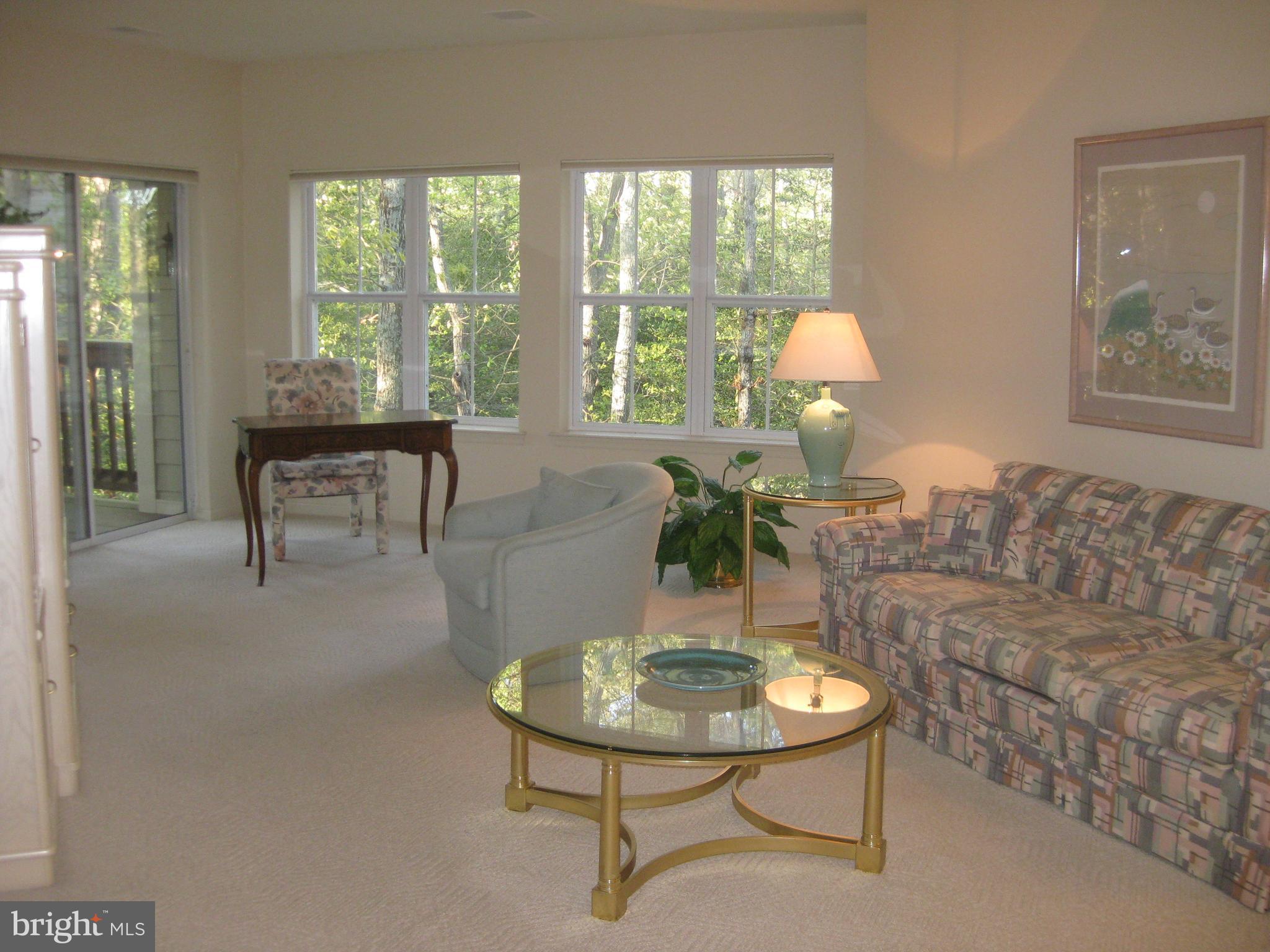 825 Runabout Loop Solomons, MD 20688 - Photo 4 of 13 Living room
