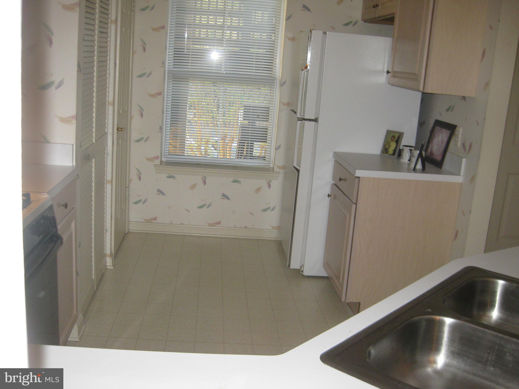 825 Runabout Loop Solomons, MD 20688 - Photo 7 of 13 Kitchen