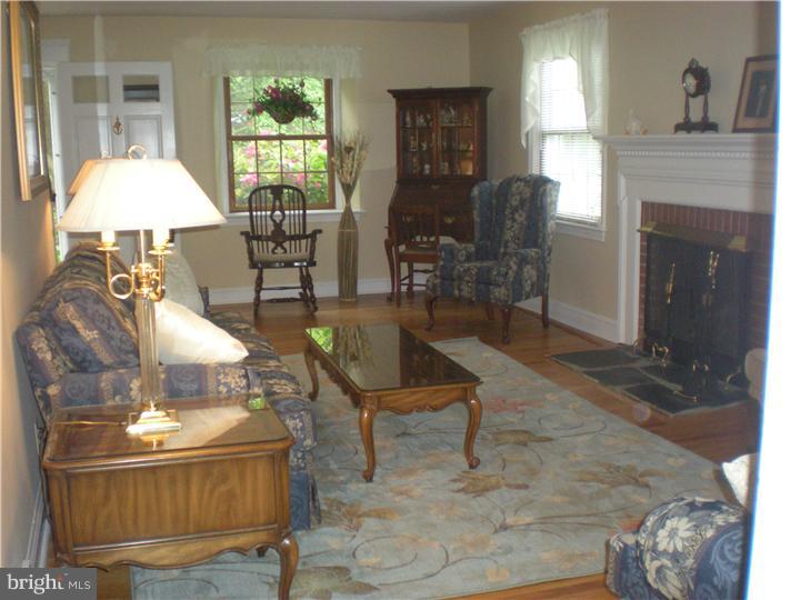 9 Plush Mill Road Wallingford, PA 19086 - Photo 10 of 25 Living Room