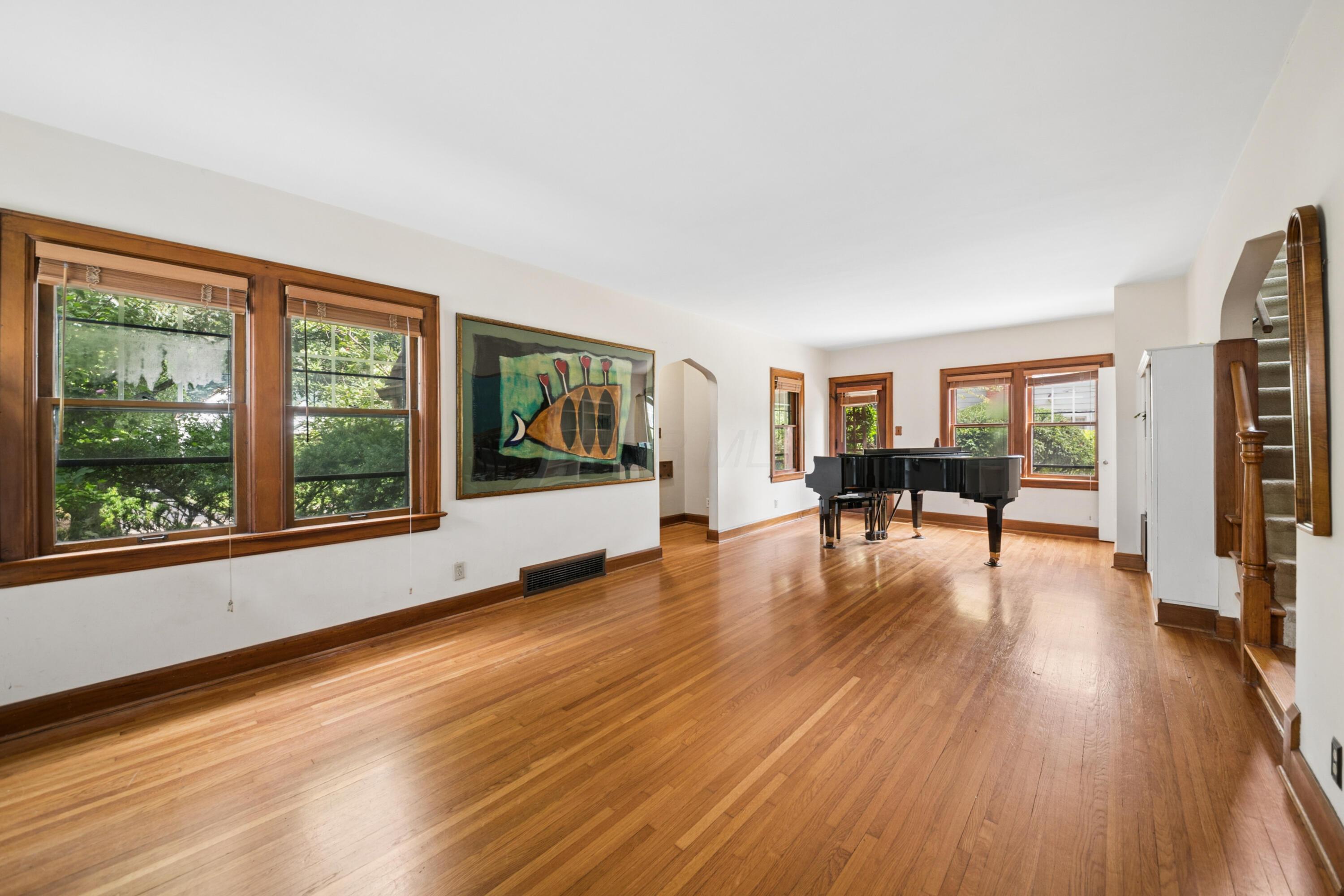 393 Mimring Road Columbus, OH 43202 - Photo 13 of 55 Beautiful front room with plenty of natural light