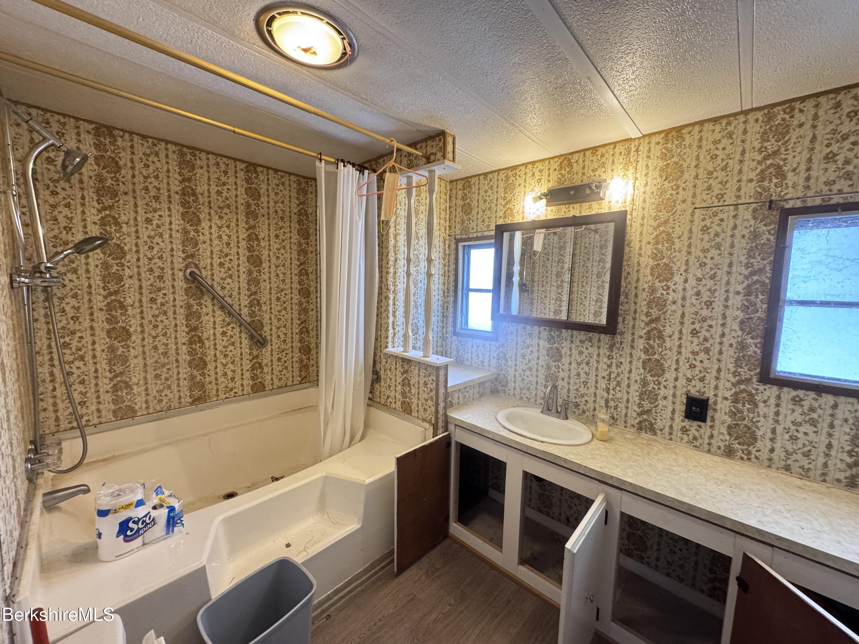 245 Cheshire Road, Unit 54 Pittsfield, MA 01201 - Photo 11 of 16 Large bathroom