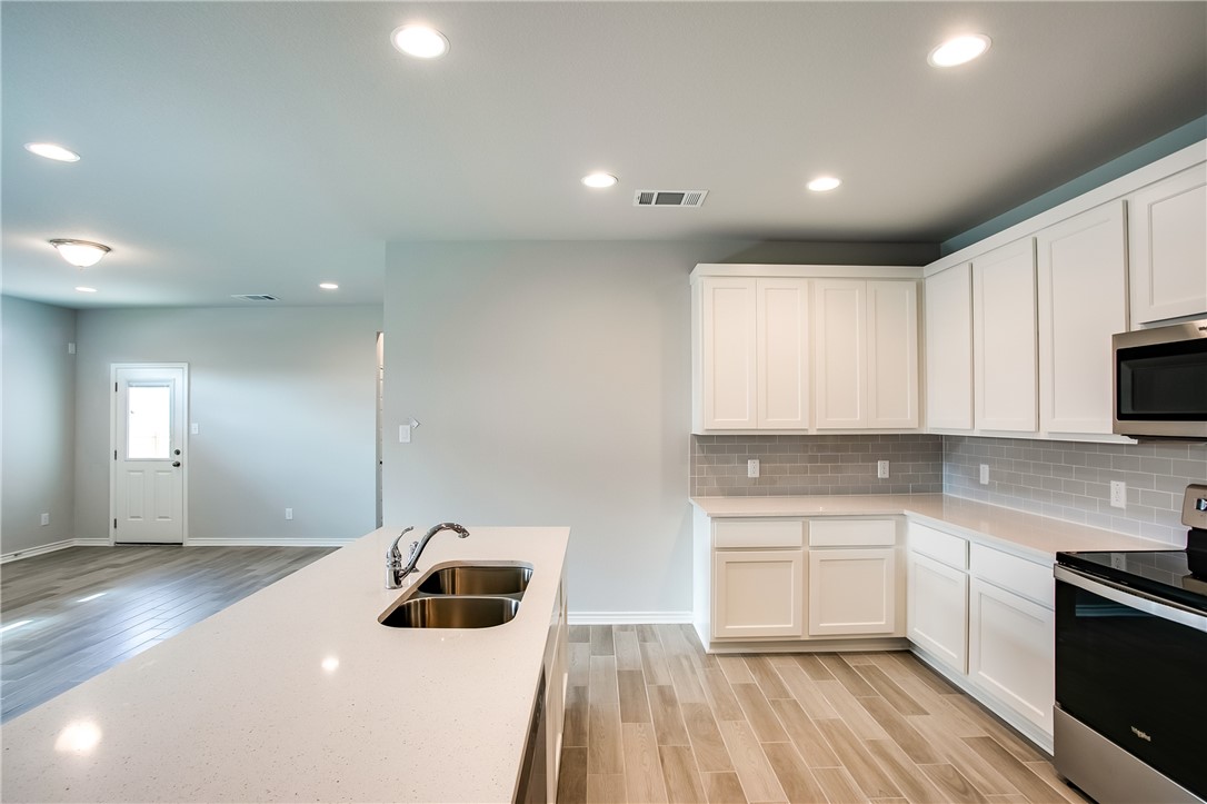 216 Batjac Alley Jarrell, TX 76537 - Photo 11 of 30