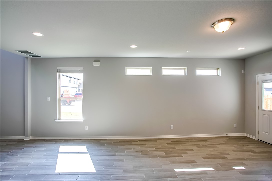 216 Batjac Alley Jarrell, TX 76537 - Photo 8 of 30