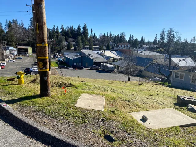 a view of a backyard with swimming pool