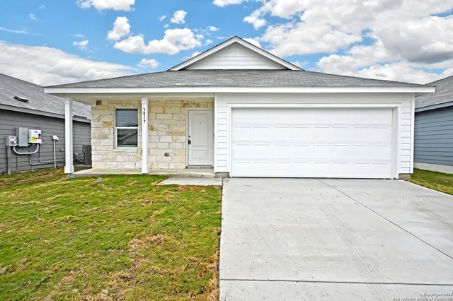 a view of an entrance of the house