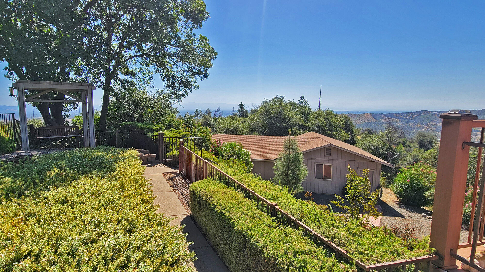 15723 Highland Point Way Redding, CA 96001 - Photo 32 of 40 deck-swing