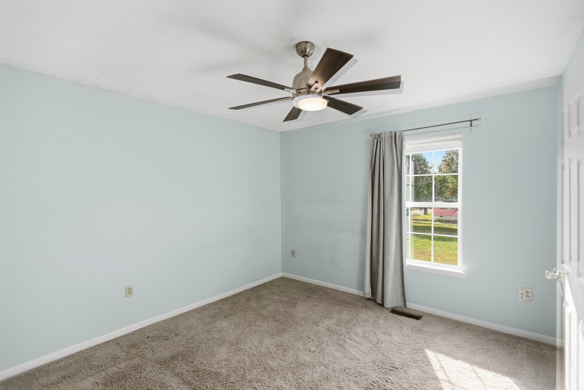 206 Weaver Street Tullahoma, TN 37388 - Photo 20 of 40 an empty room with a window and a fan