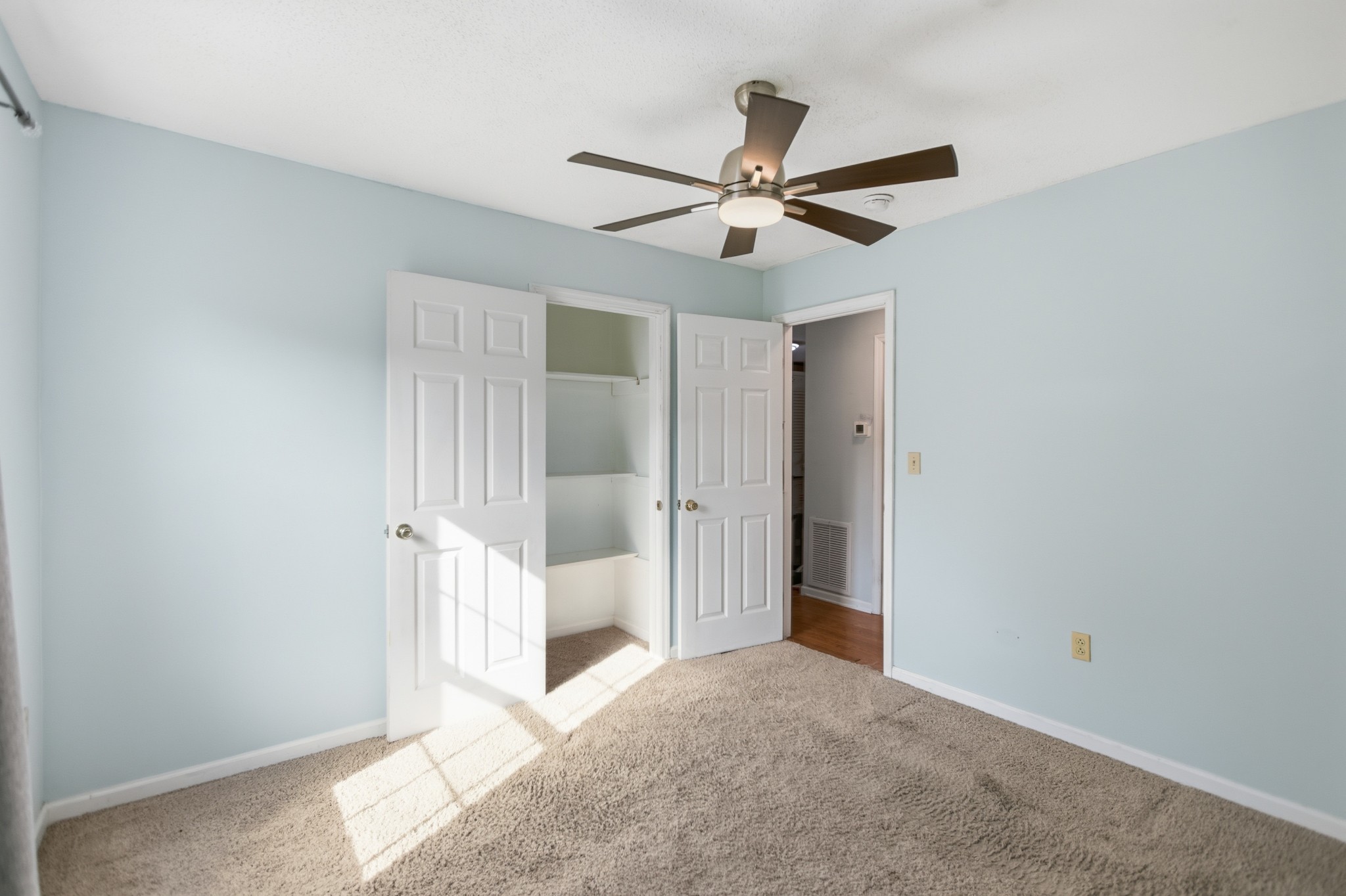 206 Weaver Street Tullahoma, TN 37388 - Photo 21 of 40 a view of a livingroom with a ceiling fan and window