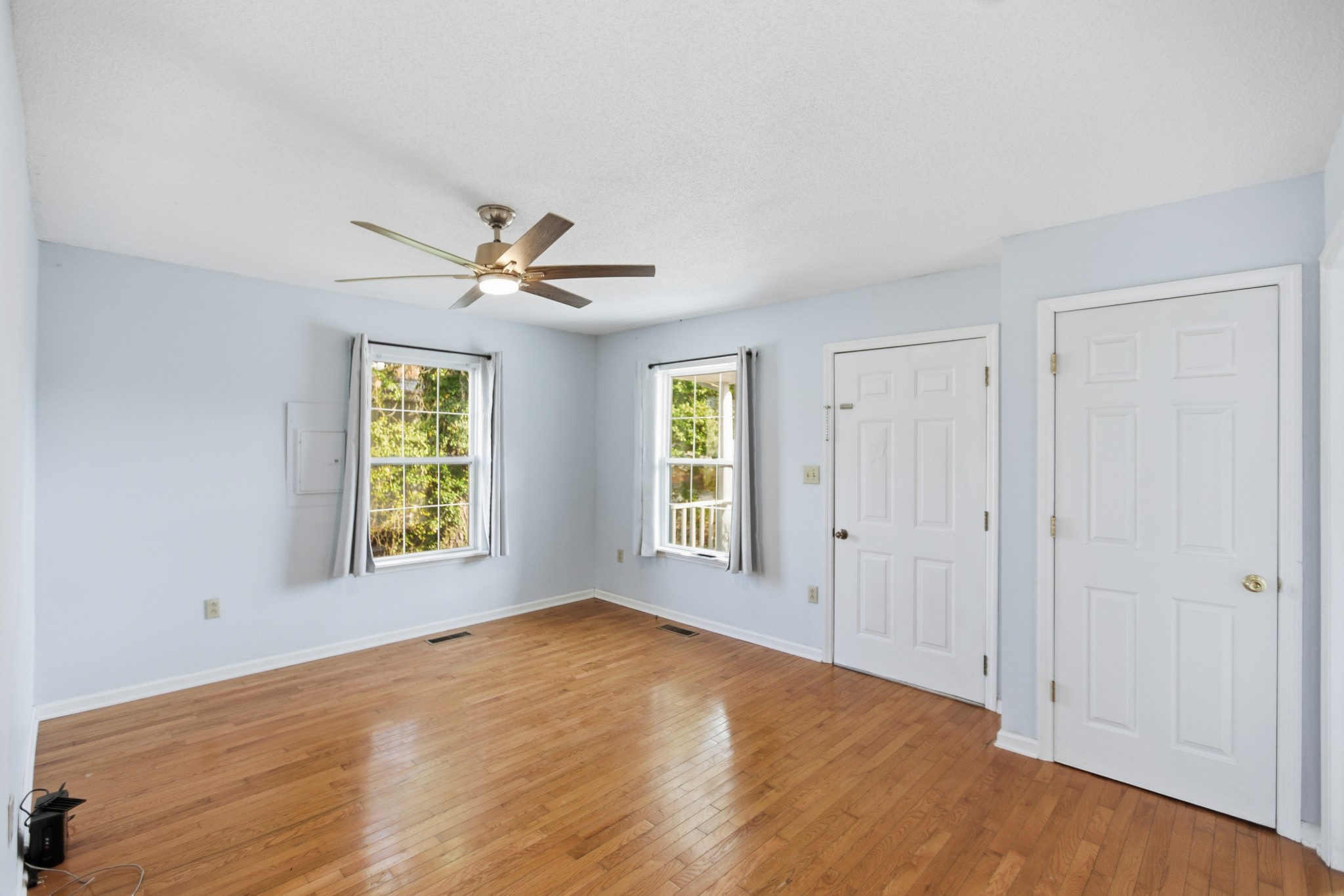 206 Weaver Street Tullahoma, TN 37388 - Photo 7 of 40 a view of an empty room with a window
