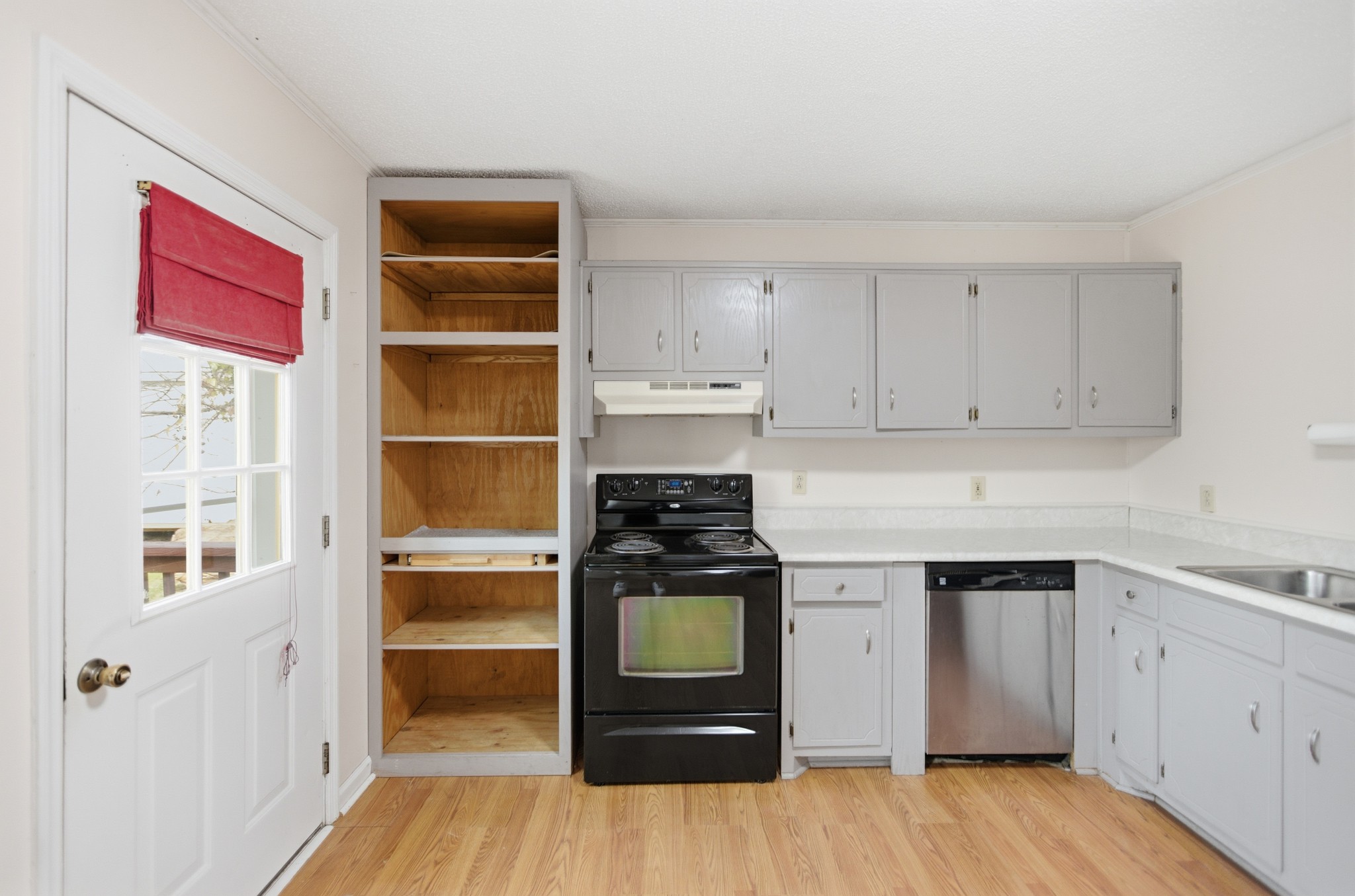 206 Weaver Street Tullahoma, TN 37388 - Photo 10 of 40 a kitchen with a stove and a refrigerator